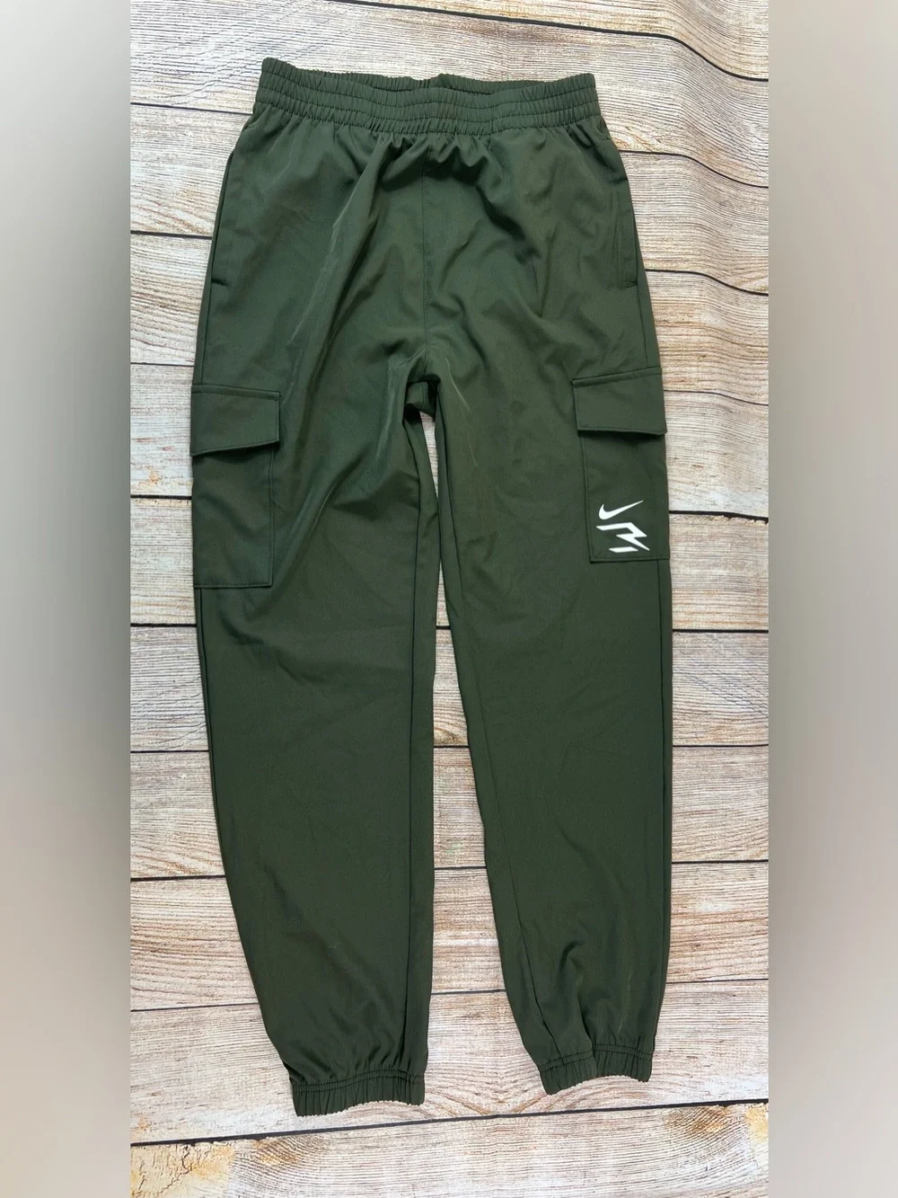 Nike Boys Youth Russell Wilson Green Cargo Pants & T Shirt Bundle Size Large